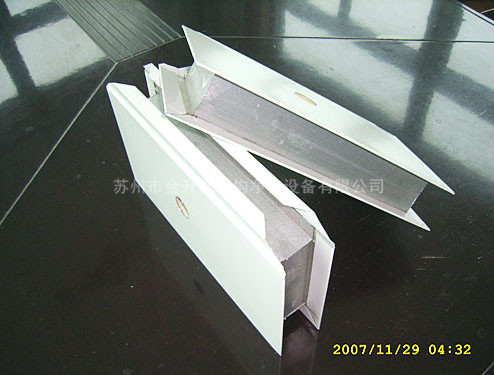 手工三雌一雄型夹芯板（镀锌龙骨框架）